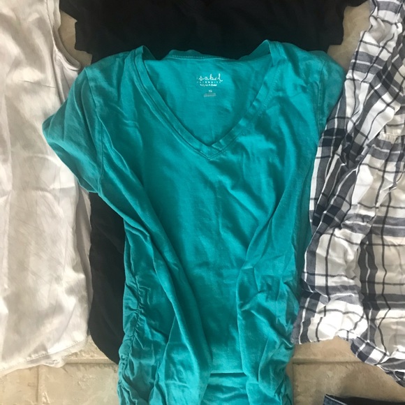 XS Maternity wardrobe- shorts are a size 2 - Picture 8 of 9